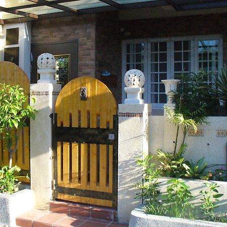 Alongs Garden Bed and Breakfast Heng-ch'un Exteriör bild