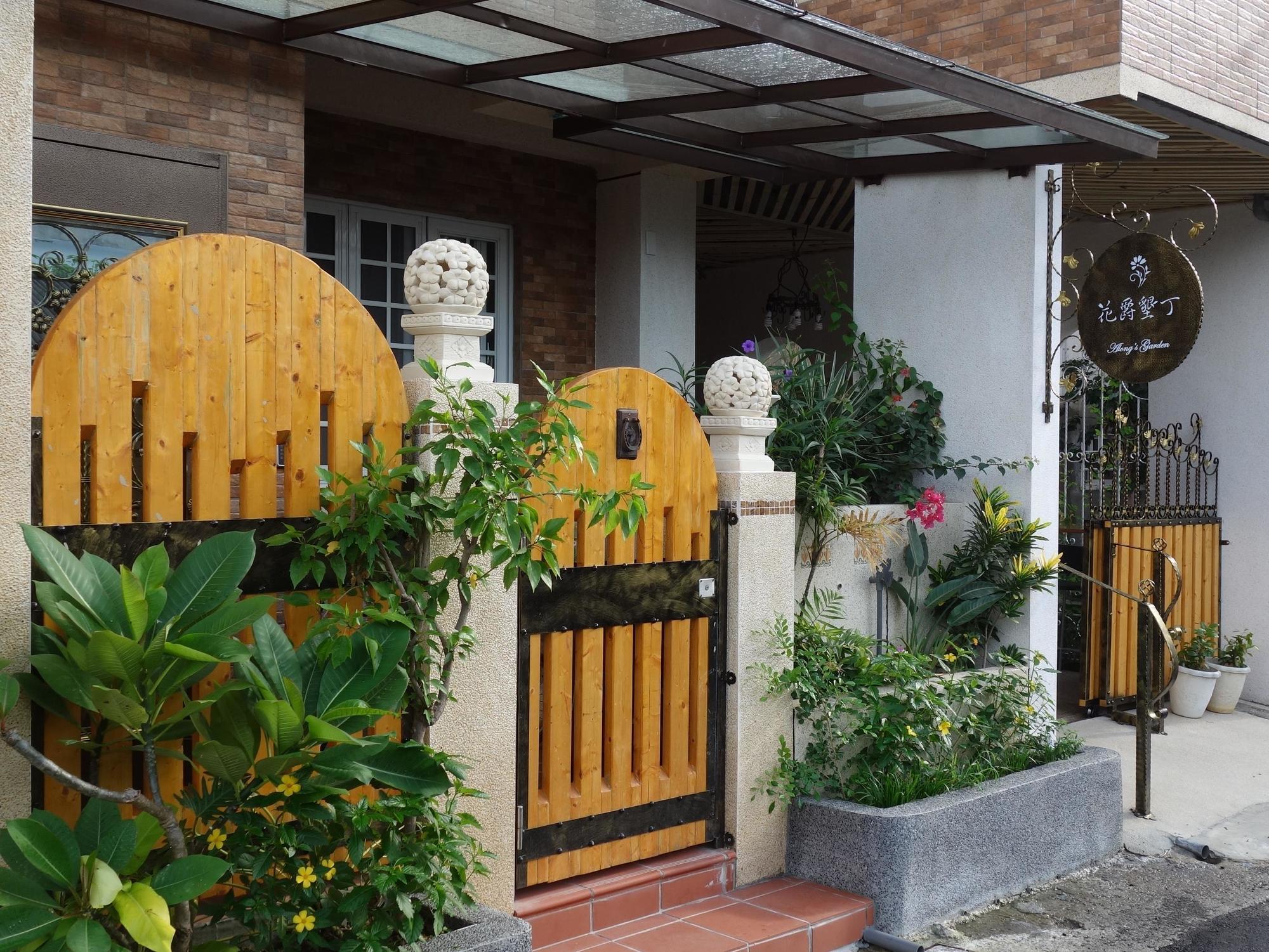 Alongs Garden Bed and Breakfast Heng-ch'un Exteriör bild