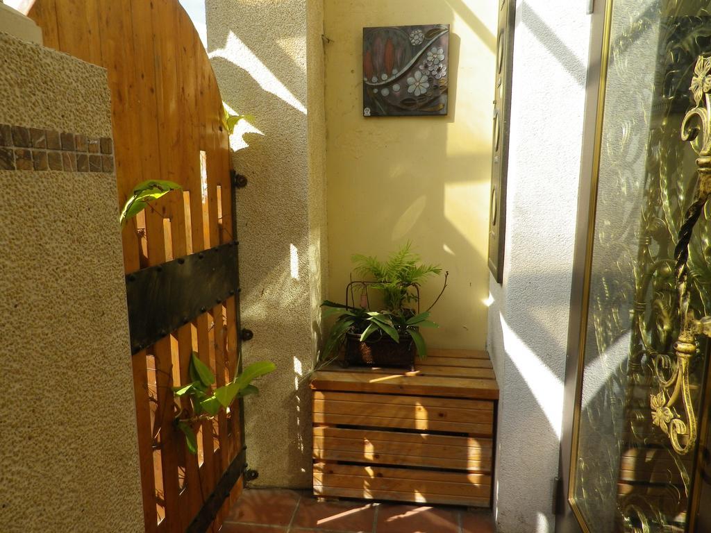Alongs Garden Bed and Breakfast Heng-ch'un Exteriör bild
