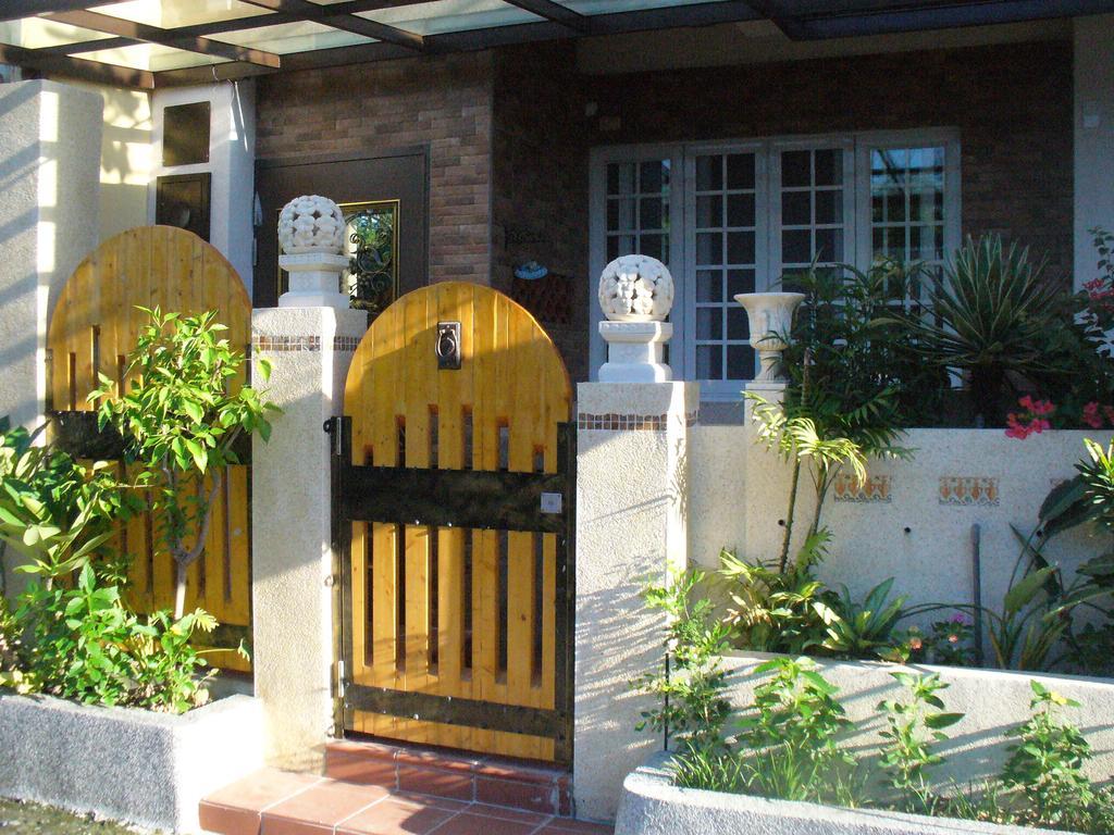 Alongs Garden Bed and Breakfast Heng-ch'un Exteriör bild