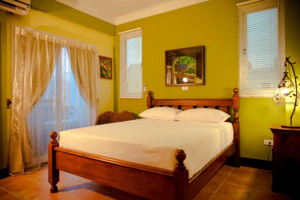 Alongs Garden Bed and Breakfast Heng-ch'un Exteriör bild