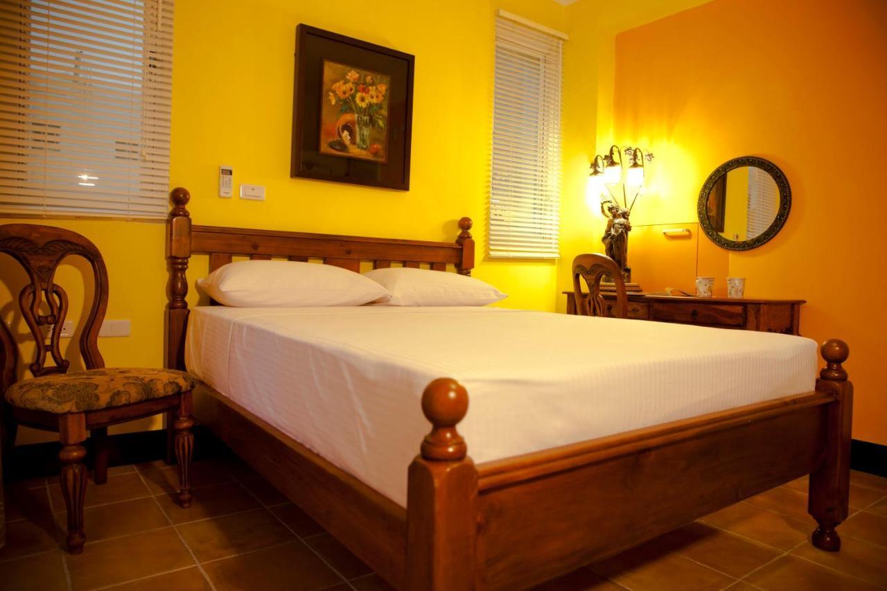 Alongs Garden Bed and Breakfast Heng-ch'un Exteriör bild