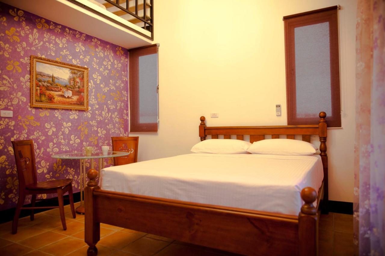 Alongs Garden Bed and Breakfast Heng-ch'un Exteriör bild