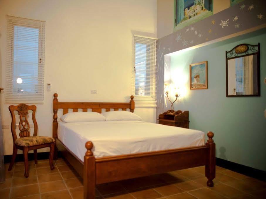 Alongs Garden Bed and Breakfast Heng-ch'un Exteriör bild